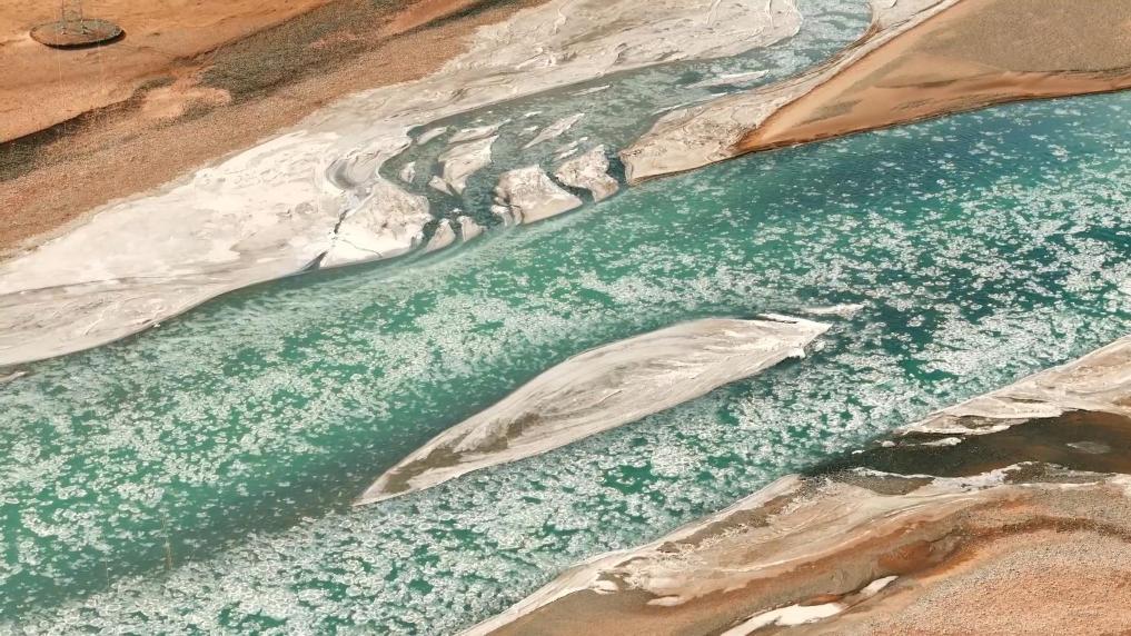 青海曲麻萊：“流動冰景”解鎖高原冬日限定浪漫